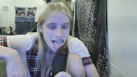 Snapshot of ashleewolfx chatting on 11.11.25 Ashlee Wolf online show from 11.11.25