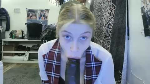 Snapshot of ashleewolfx chatting on 11.15.25 Ashlee Wolf online show from 11.15.25