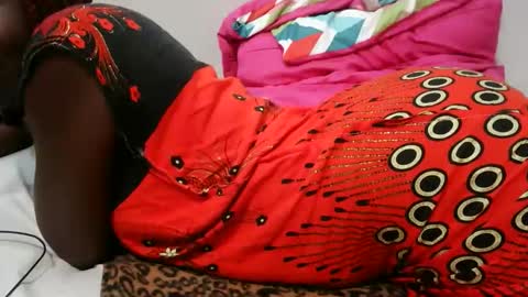 Snapshot of ashlery_ chatting on 10.05.25 ashlery online show from 10.05.25