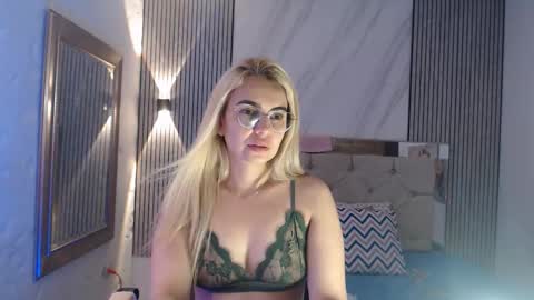 ashley__tylor online show from 03.18.26