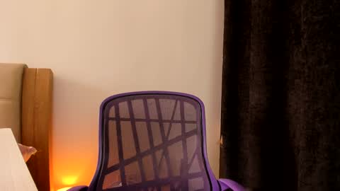 Soy Ash online show from 01.05.25