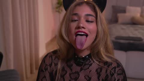 Snapshot of ashley_ospino chatting on 10.31.25 Ashley online show from 10.31.25