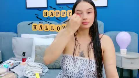 Ashley Evans online show from 10.18.25