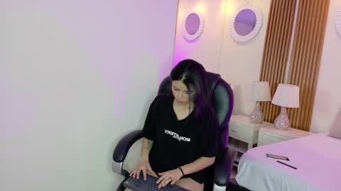 Ashley  online show from 10.19.25