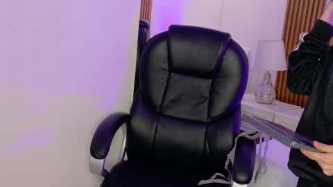 Ashley  online show from 10.20.25