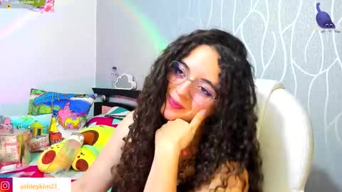 Snapshot of ashleykiim_ chatting on 09.18.25 .. Ashley .. online show from 09.18.25