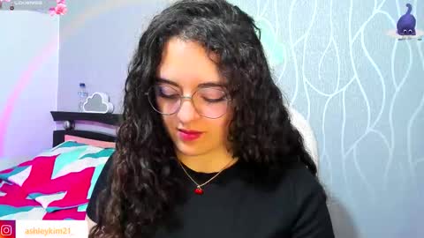 Snapshot of ashleykiim_ chatting on 09.21.25 .. Ashley .. online show from 09.21.25
