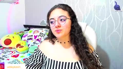 Snapshot of ashleykiim_ chatting on 10.07.25 .. Ashley .. online show from 10.07.25