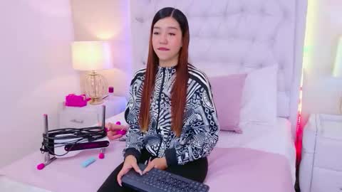 AshleyRoberh online show from 12.19.25