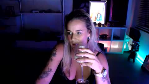 Snapshot of ashleyrosesweet chatting on 10.12.25 ashleyrosesweet online show from 10.12.25