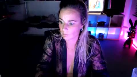 Snapshot of ashleyrosesweet chatting on 10.20.25 ashleyrosesweet online show from 10.20.25