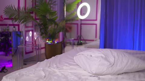 Snapshot of ashleysinnx chatting on 12.12.24 Ashley online show from 12.12.24