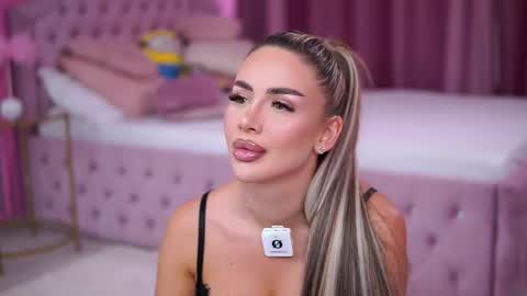 Snapshot of ashleysinnx chatting on 10.06.25 Ashley online show from 10.06.25