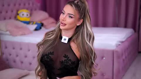 Snapshot of ashleysinnx chatting on 10.14.25 Ashley online show from 10.14.25