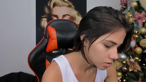 Snapshot of ashleytravis_ chatting on 12.26.24 online show from 12.26.24