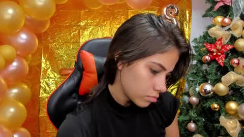 Snapshot of ashleytravis_ chatting on 01.02.25 online show from 01.02.25