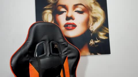 Snapshot of ashleytravis_ chatting on 01.07.25 online show from 01.07.25