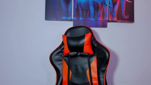 Snapshot of ashleytravis_ chatting on 01.14.25 online show from 01.14.25