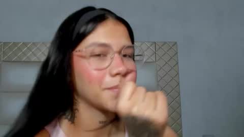 Snapshot of ashleytravis_ chatting on 12.20.25 online show from 12.20.25
