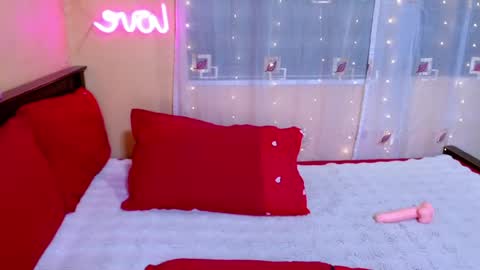 Snapshot of ashleyxxxversahuge chatting on 05.08.26 AshleyNicole online show from 05.08.26