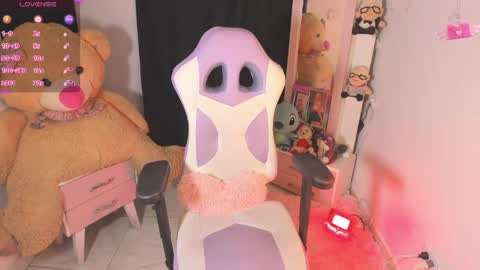 Snapshot of ashleyy_art1 chatting on 05.27.26 Ashley online show from 05.27.26