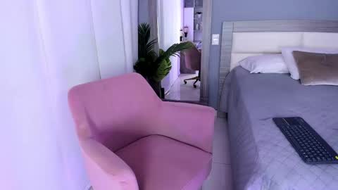 Snapshot of ashly_hills chatting on 10.07.25 Ashly online show from 10.07.25