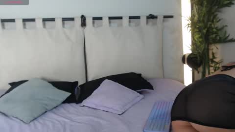 ashly_jones_ online show from 12.03.25