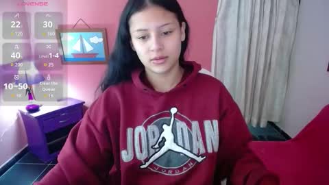 Snapshot of ashly_little2 chatting on 11.04.25 Ashly online show from 11.04.25