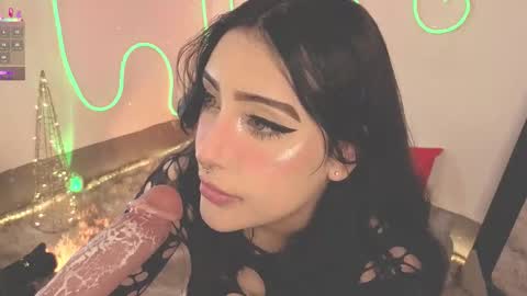 Snapshot of ashlynnlowe_ chatting on 12.19.25 Ash online show from 12.19.25