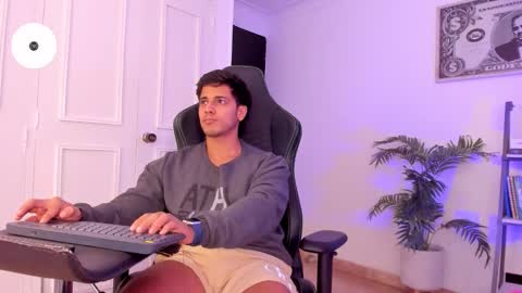 Snapshot of ashton_coleman_ chatting on 10.02.25 my name real is camilo online show from 10.02.25