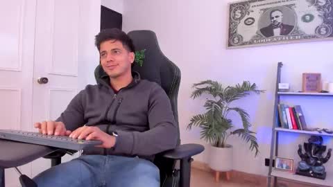 Snapshot of ashton_coleman_ chatting on 10.20.25 my name real is camilo online show from 10.20.25