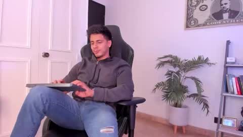 Snapshot of ashton_coleman_ chatting on 10.21.25 my name real is camilo online show from 10.21.25