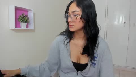 Camila online show from 03.10.25