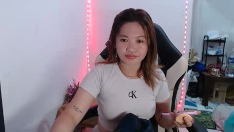 Snapshot of asian_honey69 chatting on 11.12.25 bb girl online show from 11.12.25