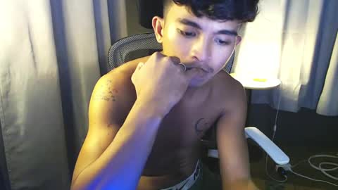 Snapshot of asian_hunk_moreno chatting on 07.21.26 Yuri online show from 07.21.26