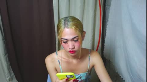 LOVELY LORAINE online show from 09.22.25