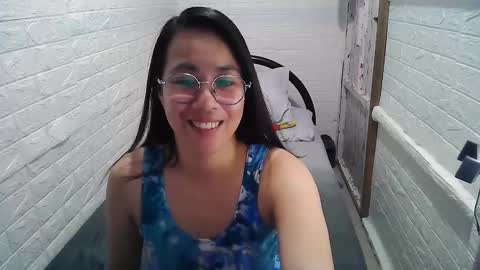 Trixie online show from 01.04.25