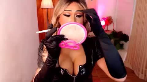 Snapshot of asianassetxxx chatting on 10.09.25 nicole online show from 10.09.25