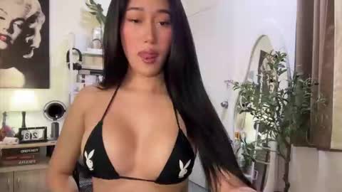 Snapshot of asianbigsausage chatting on 11.27.25 Cassievxx online show from 11.27.25