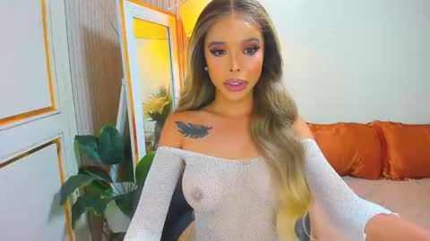 Snapshot of asiandiamond69 chatting on 10.15.25 elizabeth arden online show from 10.15.25