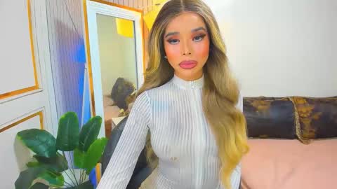 Snapshot of asiandiamond69 chatting on 10.30.25 elizabeth arden online show from 10.30.25