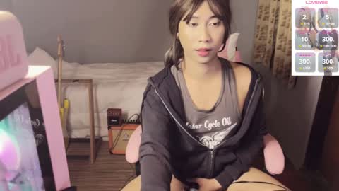Snapshot of asianfemboycd chatting on 01.15.25 Emi online show from 01.15.25