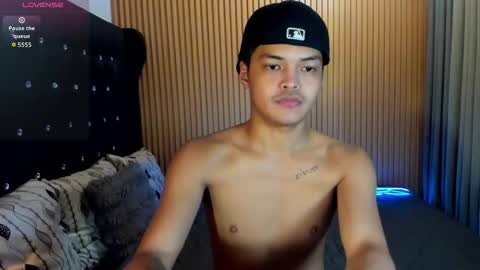 VICTORIA SCOTT online show from 12.01.25