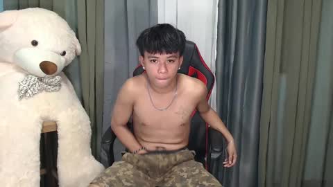 Snapshot of asianhunk_zam chatting on 12.16.24 Zam online show from 12.16.24