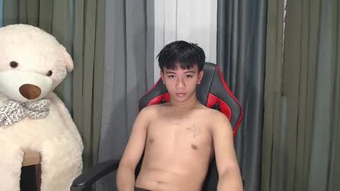 Snapshot of asianhunk_zam chatting on 12.18.24 Zam online show from 12.18.24