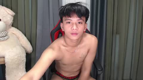 Snapshot of asianhunk_zam chatting on 12.29.24 Zam online show from 12.29.24