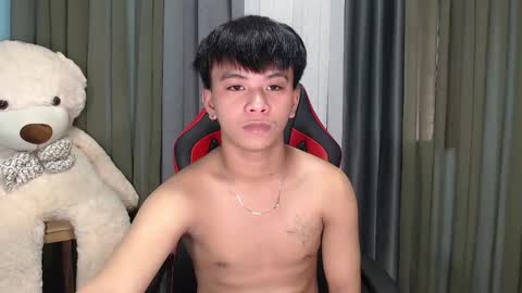 Snapshot of asianhunk_zam chatting on 01.06.25 Zam online show from 01.06.25