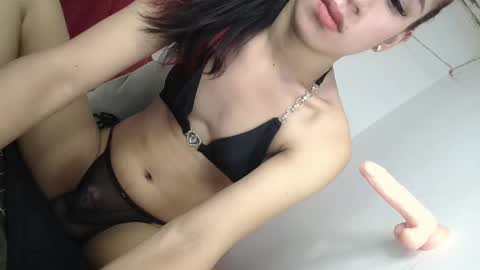 Snapshot of asiantikolina chatting on 10.30.25 tikolina online show from 10.30.25