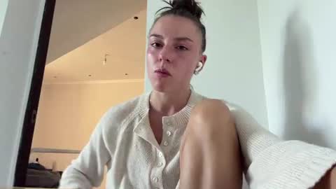 Snapshot of asleyfabello chatting on 07.26.26 Monica online show from 07.26.26