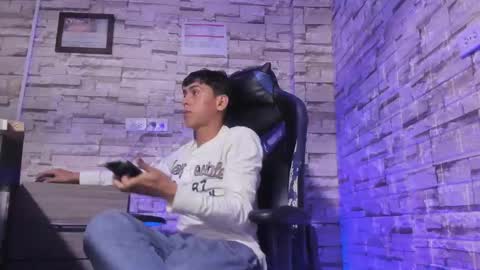 Derek online show from 10.12.25